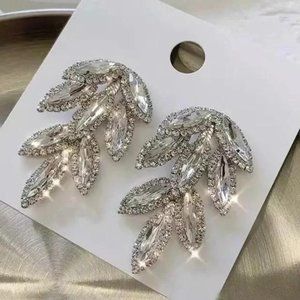 18K WHITE GOLD LEAF EARRING